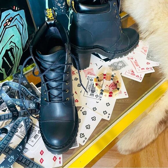 ♥️ Dr. Martens Averil Black Leather Heeled
Platform Boot Women Sz 8 Chunky - Picture 2 of 16